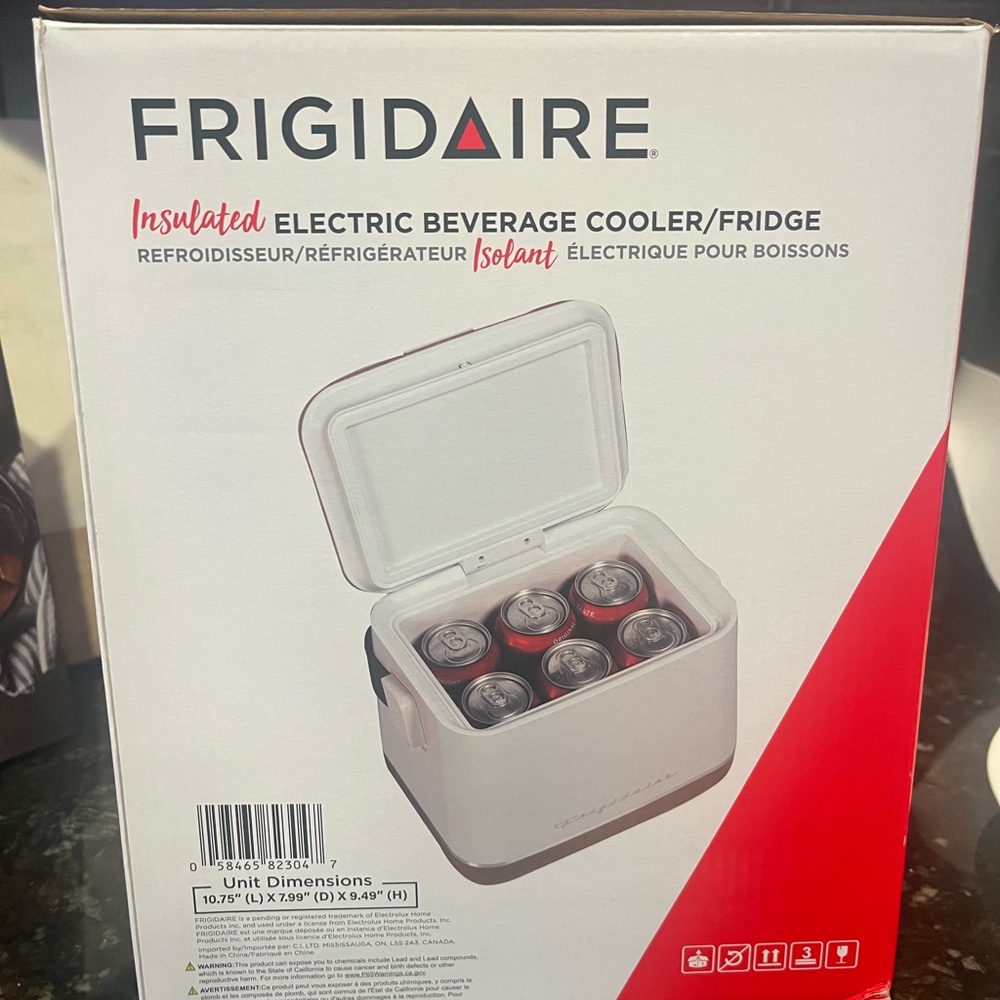 NEW IN BOX Frigidaire Electric Beverage Cooler 4L, 6 can cooler